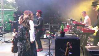 EN VACKER KVÄLL: På promenad genom stan