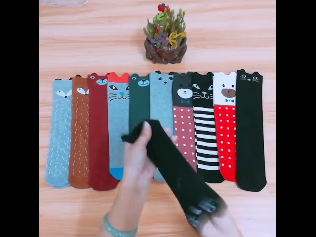 Vídeo relacionado con ZFSOCK Calcetines Altos Medias para Niñas: Medias Hasta la Rodilla de Algodón - Calcetines Largos Sin Costuras con Rayas Divertidos de Animales para Niñas, Talla 31-34 Gato 5 Pares