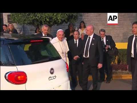 Pope greets Mexico faithful outside Nunciature