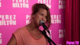 Selah Sue performs "Fyah Fyah" on Perez TV.