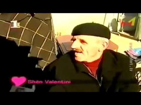Plaku flet per diten e Shen Valentinit
