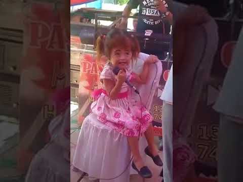 Gadis Lucu Nyanyi Lagu Bugis