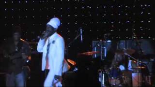 (HQ) Sizzla - Holding Firm (Intro) LIVE REGGAE RISING (HQ) 2008