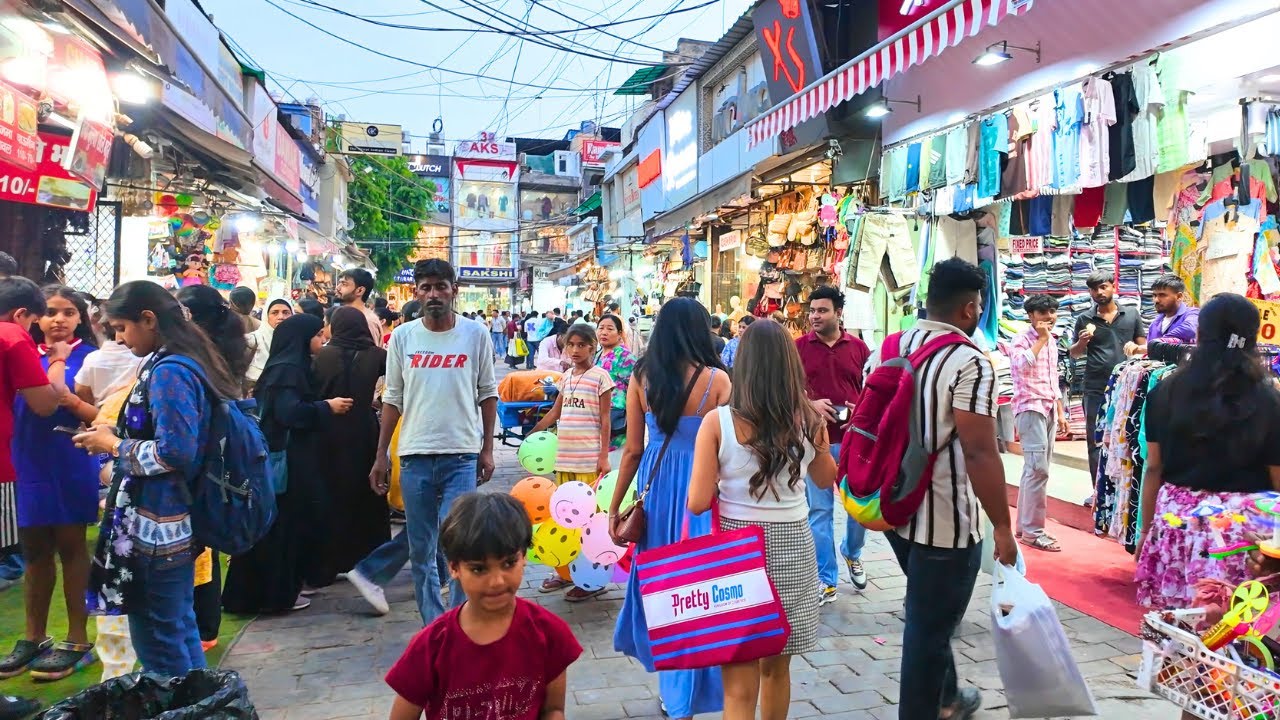 Immersive street-level walking tour through India (Market 23), India, showcasing authentic urban landscapes, local architecture, and the vibrant atmosphere of the city's neighborhoods