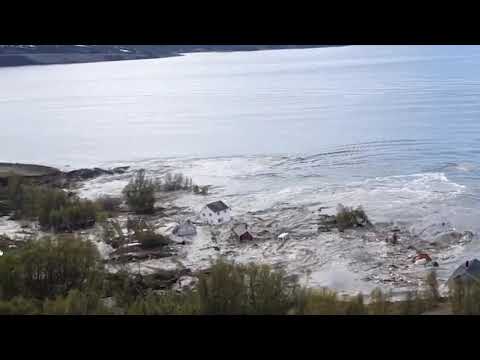 Incredible huge landslide. Houses floating into the sea. (Alta, Norway)