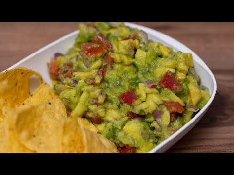 HOW TO MAKE BEST EVER GUACAMOLE - Easy, Fresh, Homemade Guacamole Recipe | Kharie Cooks