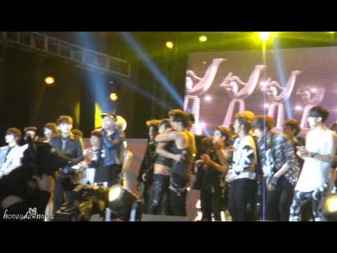 [Fancam] 130115 Golden Disk Awards ㅡ Super Junior winning Daesang (full) ^ㅁ^/ + KangWonHae hug