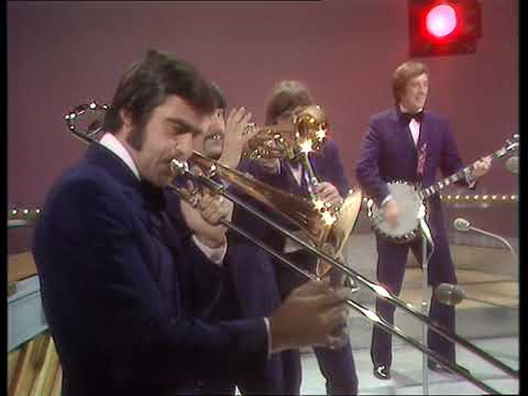 Kenny Ball and his Jazzmen - I'm Gonna Sit Right Down and Write Myself a Letter