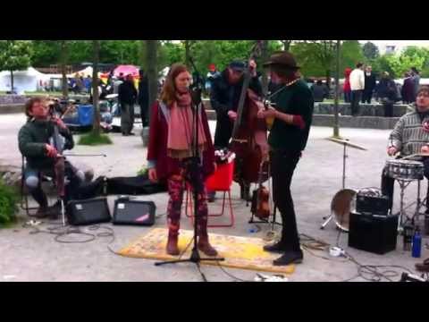 Charity Children - Whispering Still (live in Berlin)