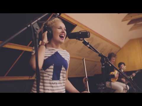 CURLY VOICES (Curly Strings & Estonian Voices) - Mul on hea