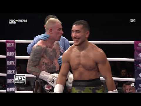 Vikingul Amansio Paraschiv lupta tare cu moldoveanul Octavian Gratii