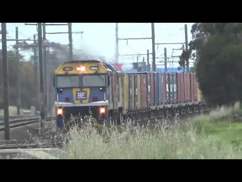 EL60 CLF4 EL62 on 7922V in hoppers crossing