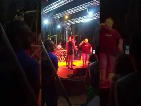 SHADE E NERONE FREESTYLE MOSTRUOSO VS RAGAZZO DEL PUBBLICO CHE RISPONDE A TONO