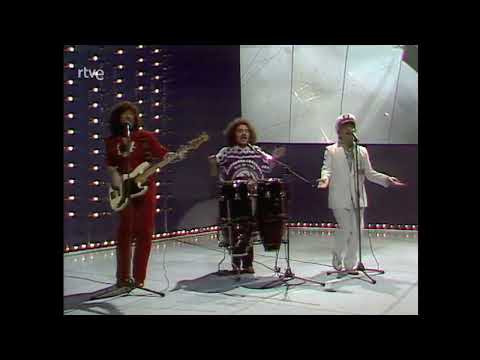 Two Man Sound  - Charlie Brown (Exclusive Video)