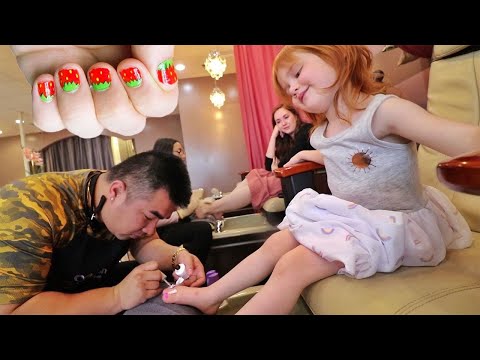ADLEY PRINCESS MAKEOVER!! Surprise Date with Mom for my FIRST manicure and pedicure!