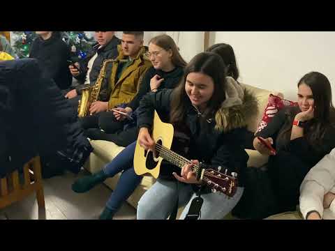Tinerii din Cociu, jud. Bistrita la colindat - Craciun 2021