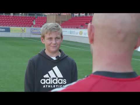 Fotbollsdrömmar – Oliver hänger med Henrik Rydström