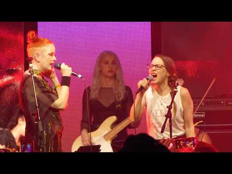 Shirley Manson and Fiona Apple - "You Don't Own Me"