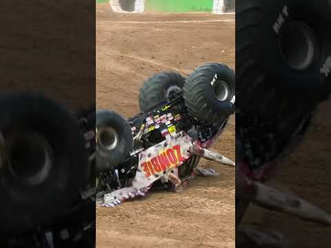 Oh no Bari...oh no!! #Shorts #MonsterJam