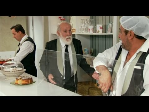 Con el culo al aire T3 C8 - Despiden a Tino de su nuevo trabajo pero él se resiste a dejarlo