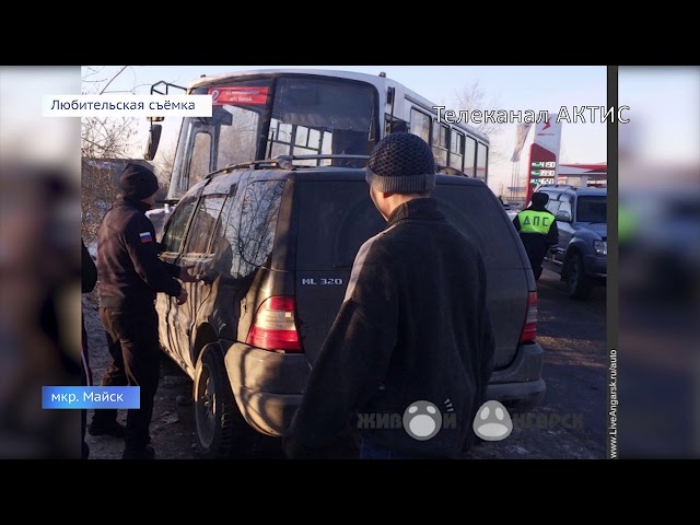 Внедорожник въехал в автобус с пассажирами