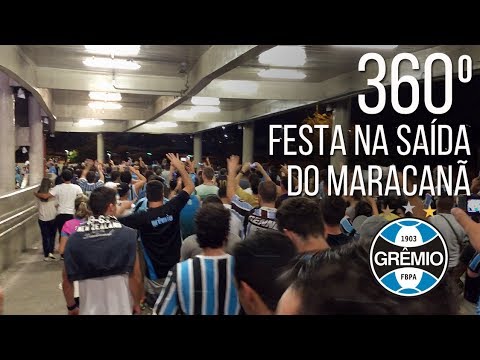 Festa gremista na saída do Maracanã - Fluminense 0 x 2 Grêmio