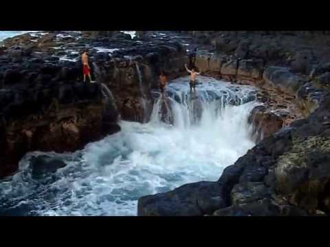 Unconscious swimmers jump into the dangerous sea
