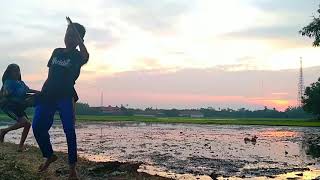 Download lagu Joget DJ ngelabur langit kocak sangat brooo!!! mp3