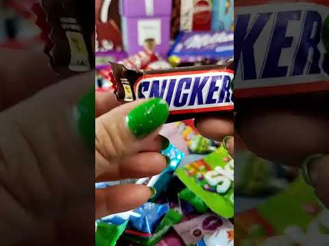 milky way vs snickers?🍫#shorts #howto#snickers  #fillingplatterwithsweets #satisfying #asmr #sweets