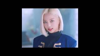 Download lagu CLC - Me mp3 Download lagu CLC - Me mp3