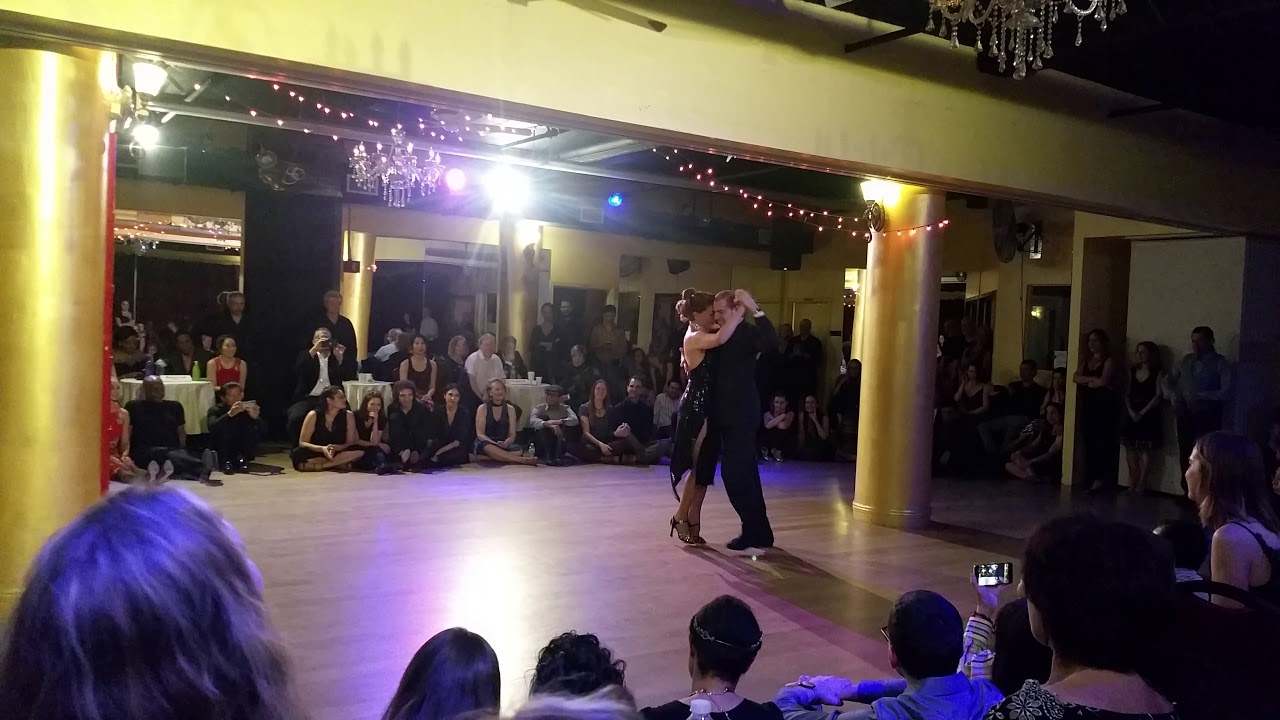 Argentine tango dancers: Angeles Chanaha & Kristian Velazquez - Despacito
