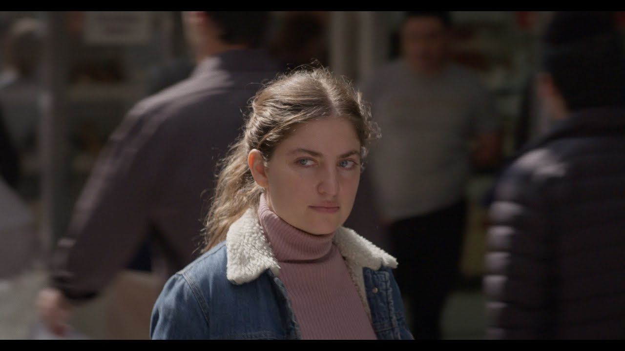 Un movimiento extraño (An odd turn) - Written and directed by Francisco Lezama