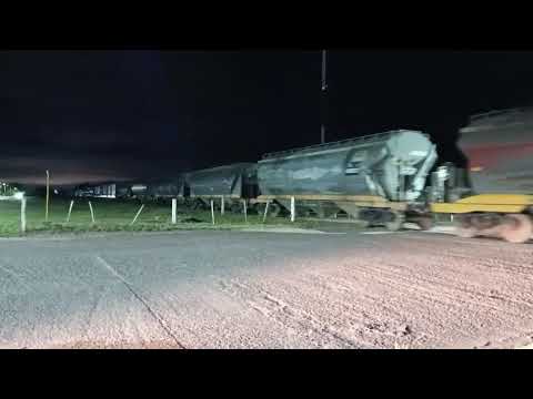 Alco (8277)+ Alco (8243) con un Tren Cargado de N.C.A a su paso por "Beltrán" en plena madrugada🚂🌃