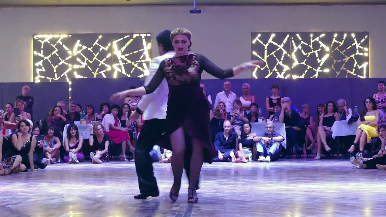 Video thumbnail for Ariadna Naveira & Fernando Sanchez, Arrabal (WinterTangoNapoli 2019, 3/5)