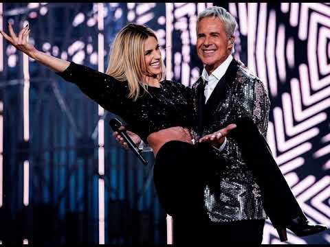 Claudio Baglioni & Michelle Hunziker - Sigle - Live Uà - Uomo di varie età