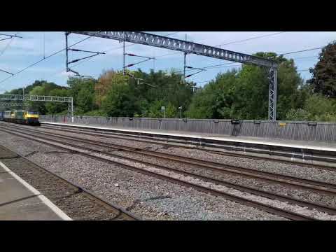 Freightliner 90049/90048 pass P2 at Tamworth (07/08/2018)