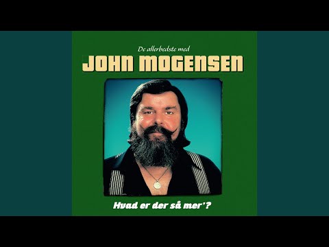 Video thumbnail for På Loftet Sidder Nissen Med Sin Julegrød