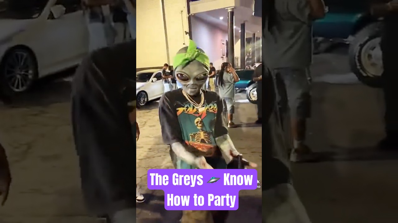 Alien 👽 Hits The Poo Poo Palace & Falls in ❤️ W 🌍 Girl.Magic City - #aliens #atlanta #hoodcomedy