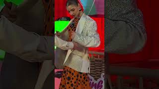 — Մի քիչ ավելի կանացի 😂