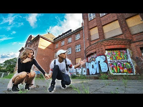 Wir brechen in die GEISTERSCHULE ein!! *SkeIett gefunden*