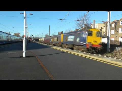 20302 & 20305 thrash past West Hampstead Thameslink with 'The Deviationer'