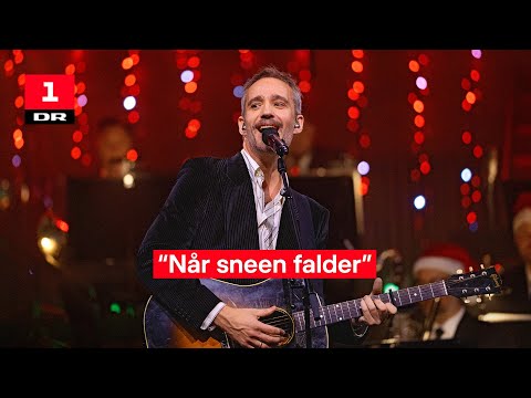 Rasmus Walter - Når sneen falder (LIVE) | DR's store juleshow | DR1