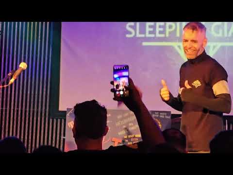 The Sleeping Giants The classic grand Glasgow middle finger 🖕