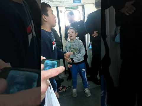 Niños rapeando en el tren en BsAs