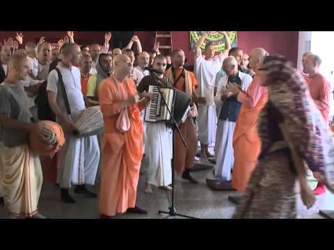 HH Kadamba Kanana Swami - Gurupuja and wild kirtan 05.07.2015