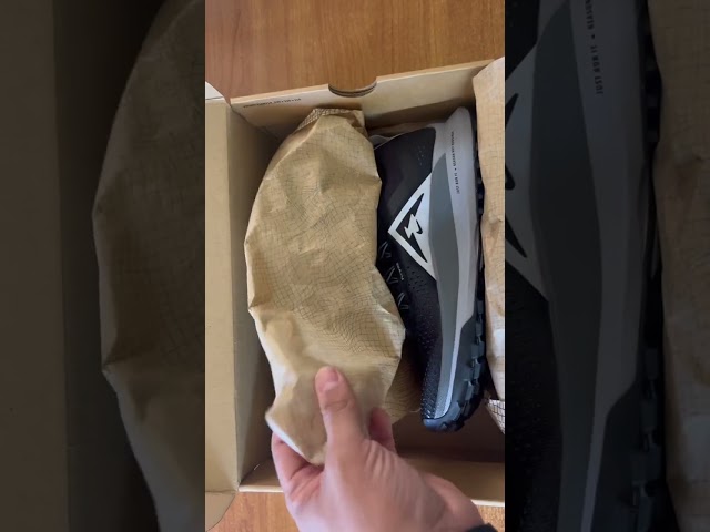 Vídeo relacionado con Nike DJ6159-001 Nike React Pegasus Trail 4 Sneaker Adult Black/Aura-Dark Grey-Wolf Grey 36.5