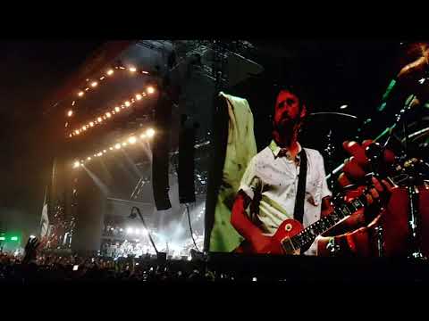 Reading 2019 foo fighters rickrolling with rick astley #foofighters