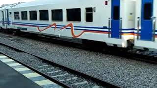 preview picture of video 'KA Harina melintas langsung stasiun Bowerno'
