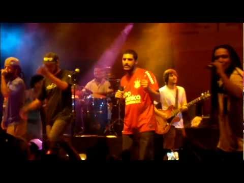 show emicida e criolo cantando xis os mano e as mina