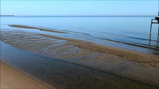 Science teacher alert! Amazing phenomenon on Lake Ontario this morning.